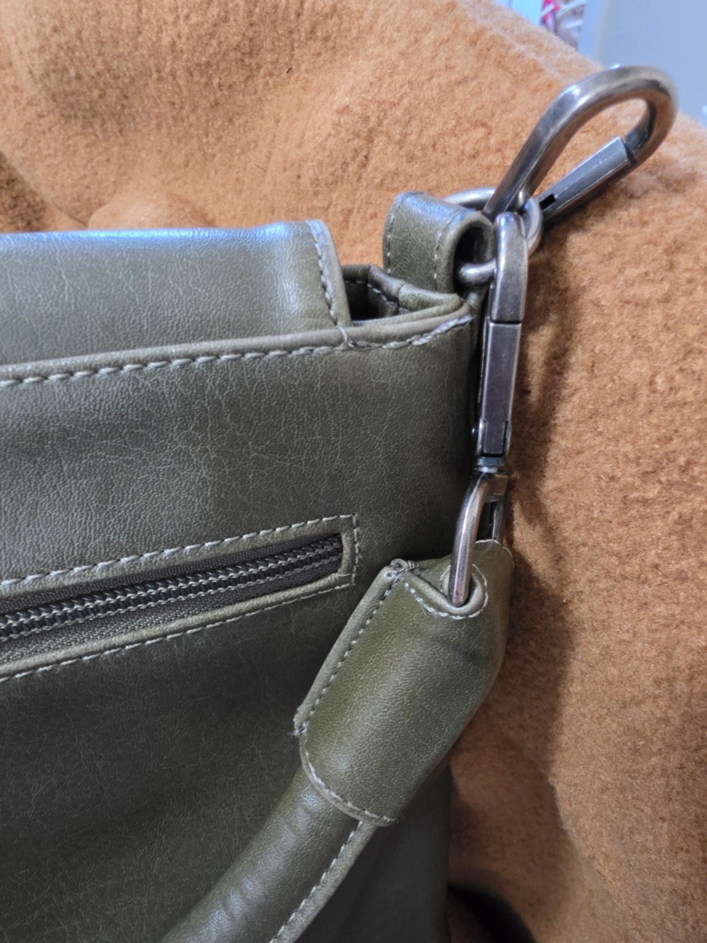 Matt & Nat Olive Green Vegan Leather Crossbody Tote Large - Picture 10 of 13